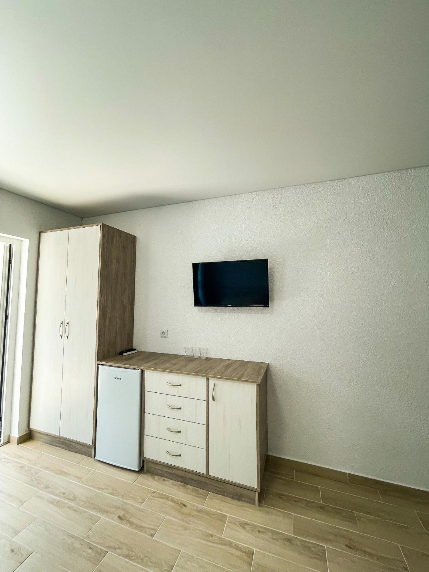 Міні-Готель Turin З Басейном На Кароліно-Бугазі Exteriér fotografie